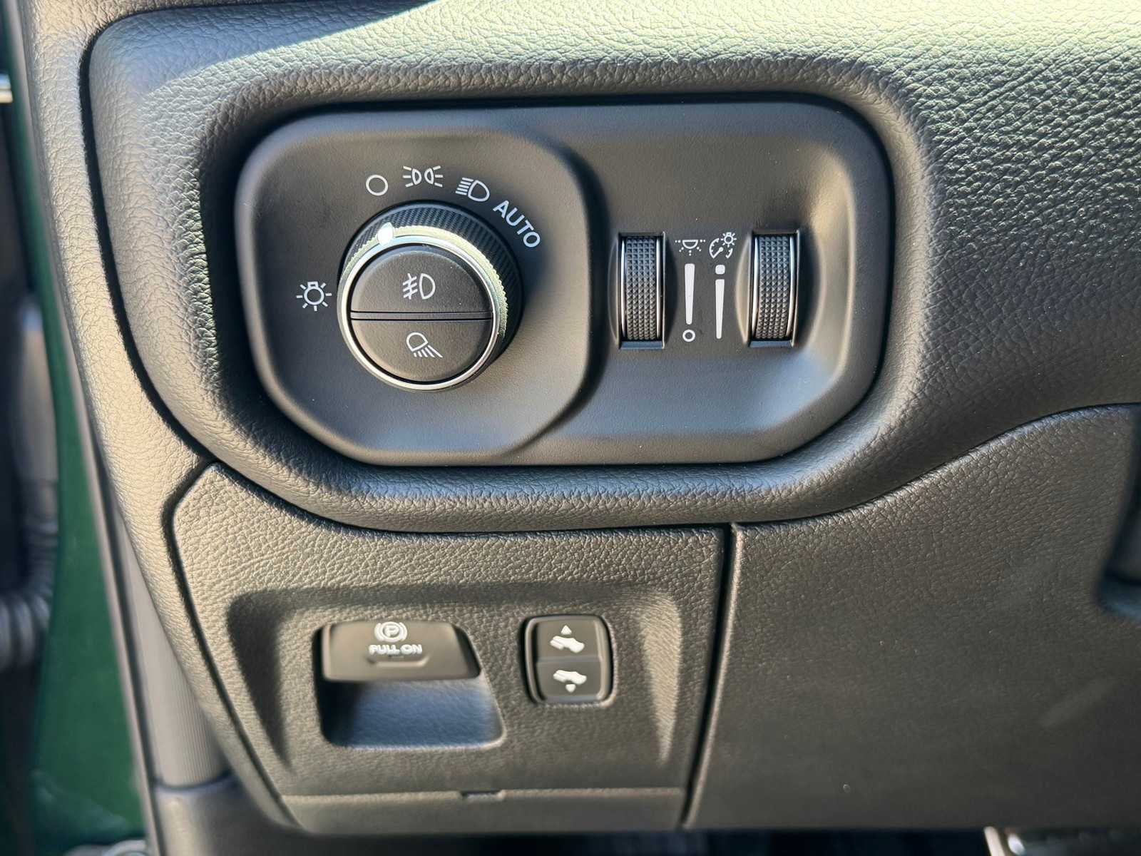 Thumbnail: 2026 RAM 1500 - 27