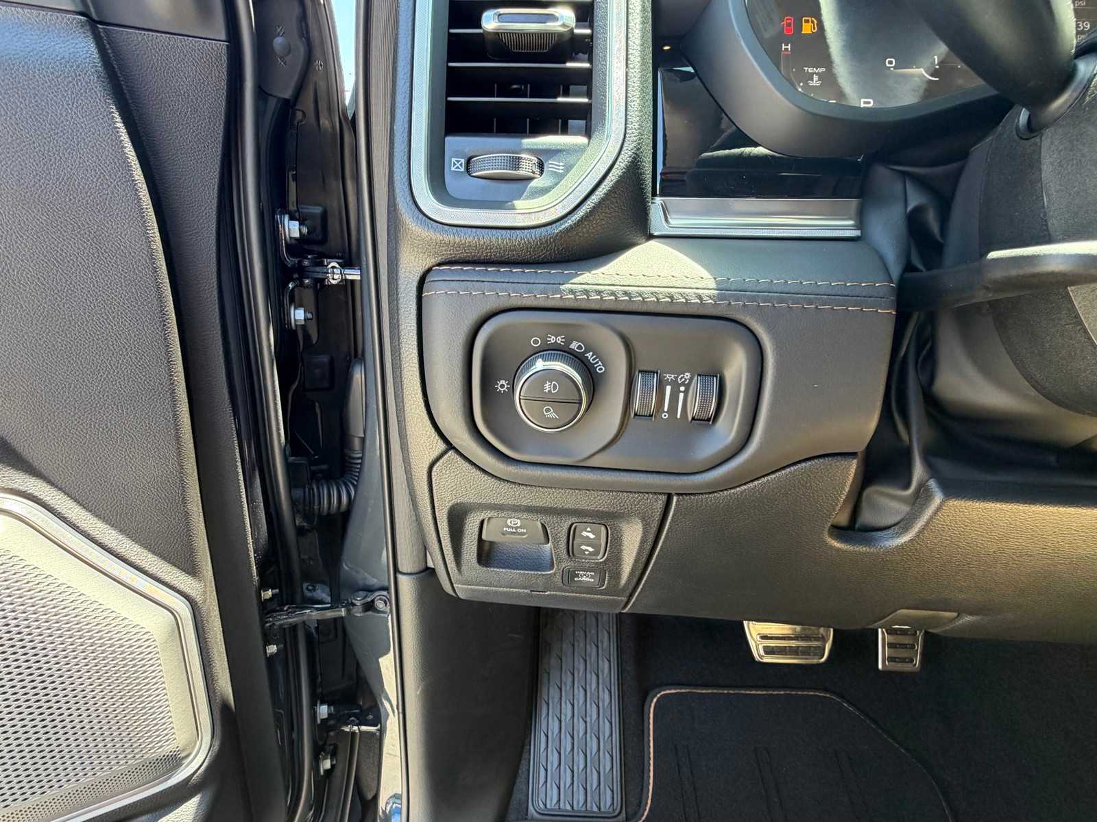 Thumbnail: 2026 RAM 1500 - 35
