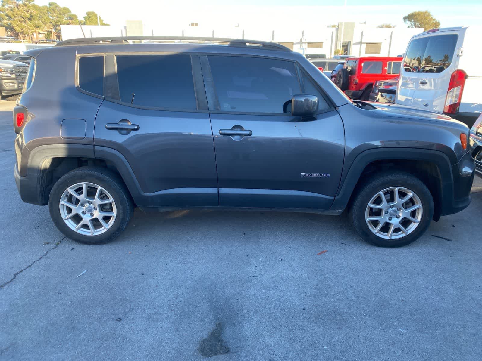 Thumbnail: 2019 Jeep Renegade - 3