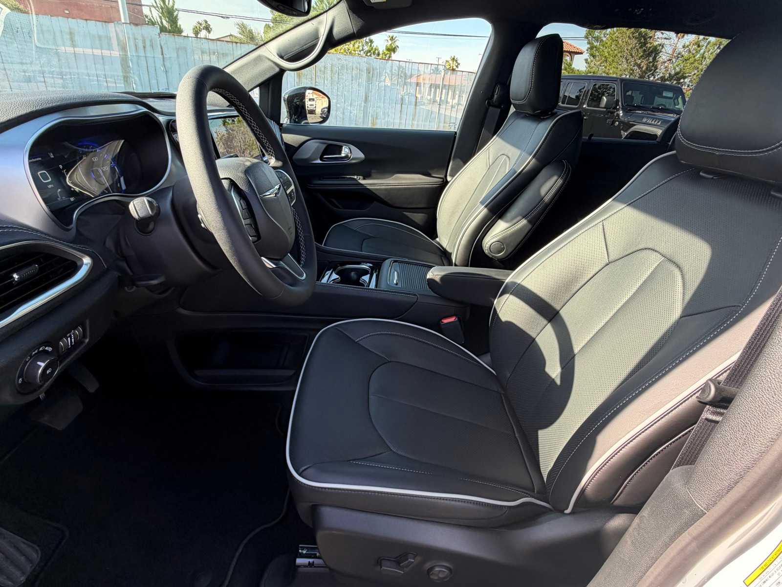 Thumbnail: 2026 Chrysler Pacifica - 28