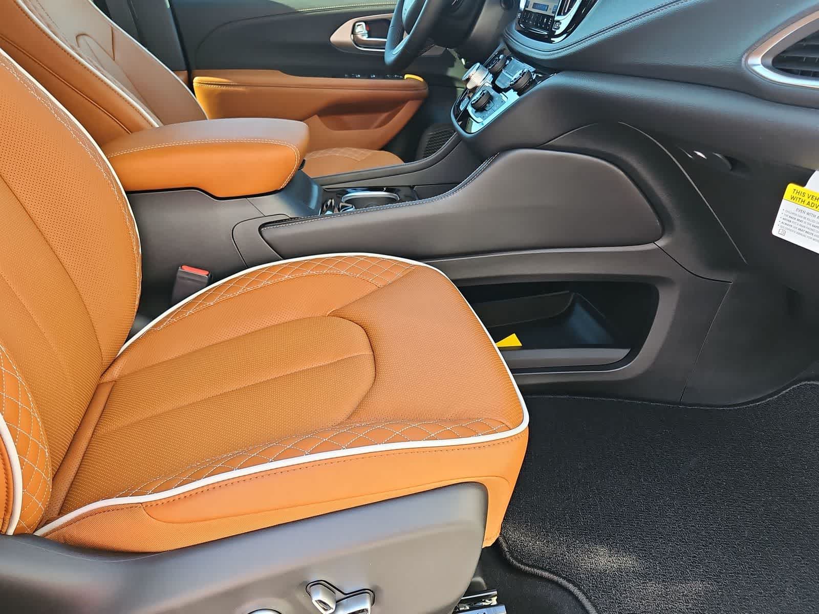 Thumbnail: 2026 Chrysler Pacifica - 21