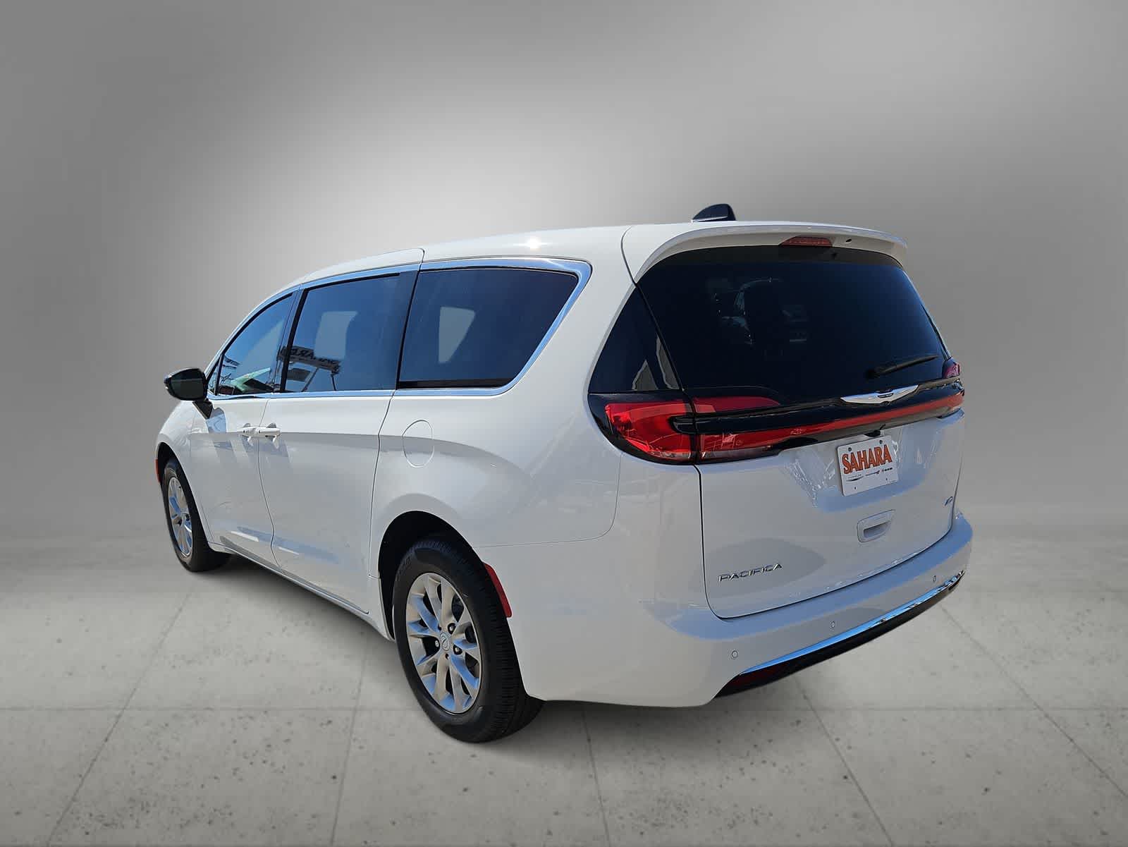 Thumbnail: 2026 Chrysler Pacifica - 6
