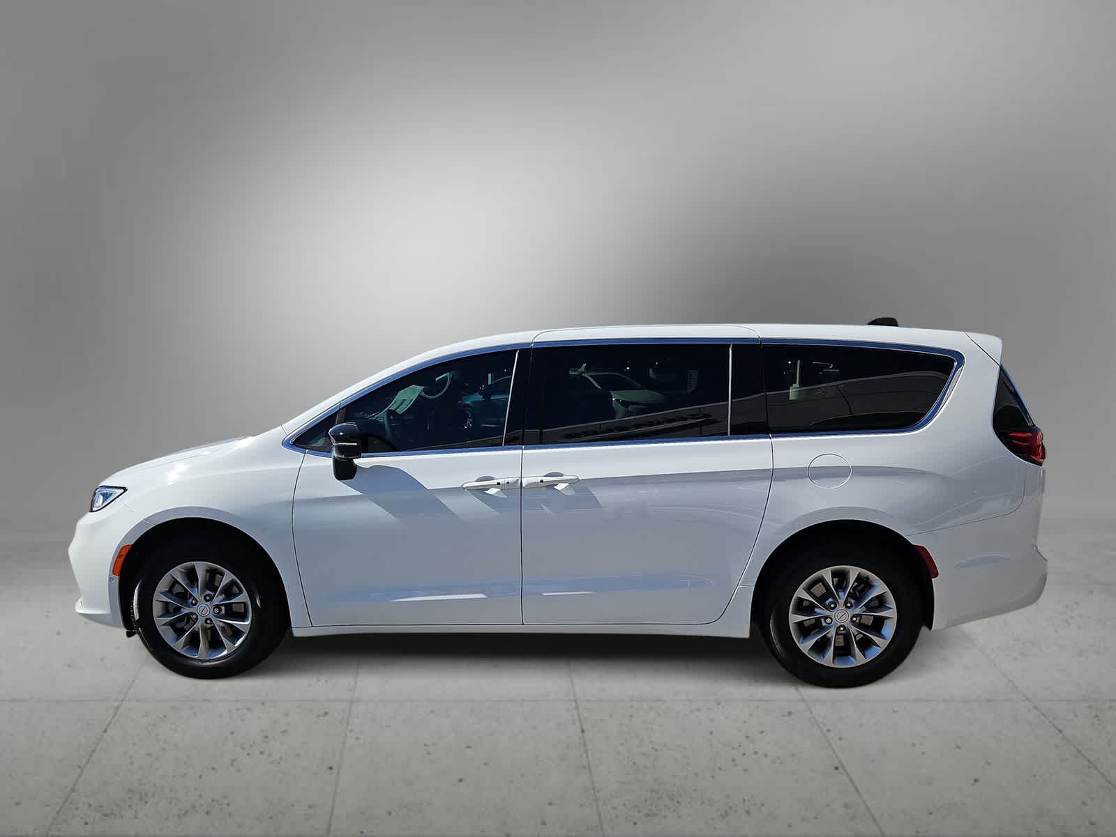 Thumbnail: 2026 Chrysler Pacifica - 5