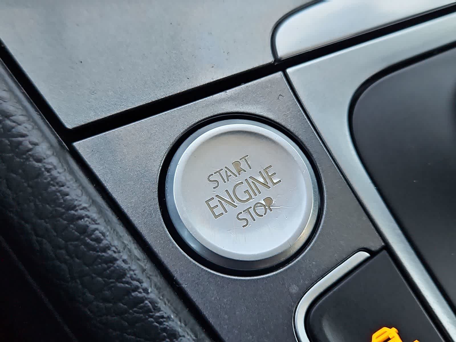 Thumbnail: 2016 Volkswagen e-Golf - 29
