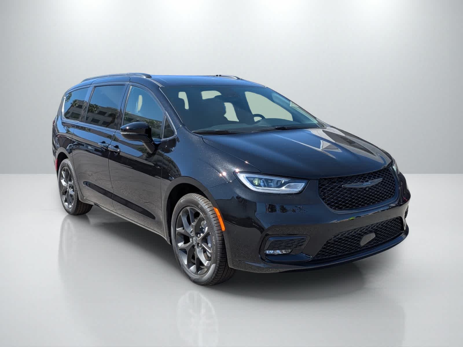 Thumbnail: 2026 Chrysler Pacifica - 10