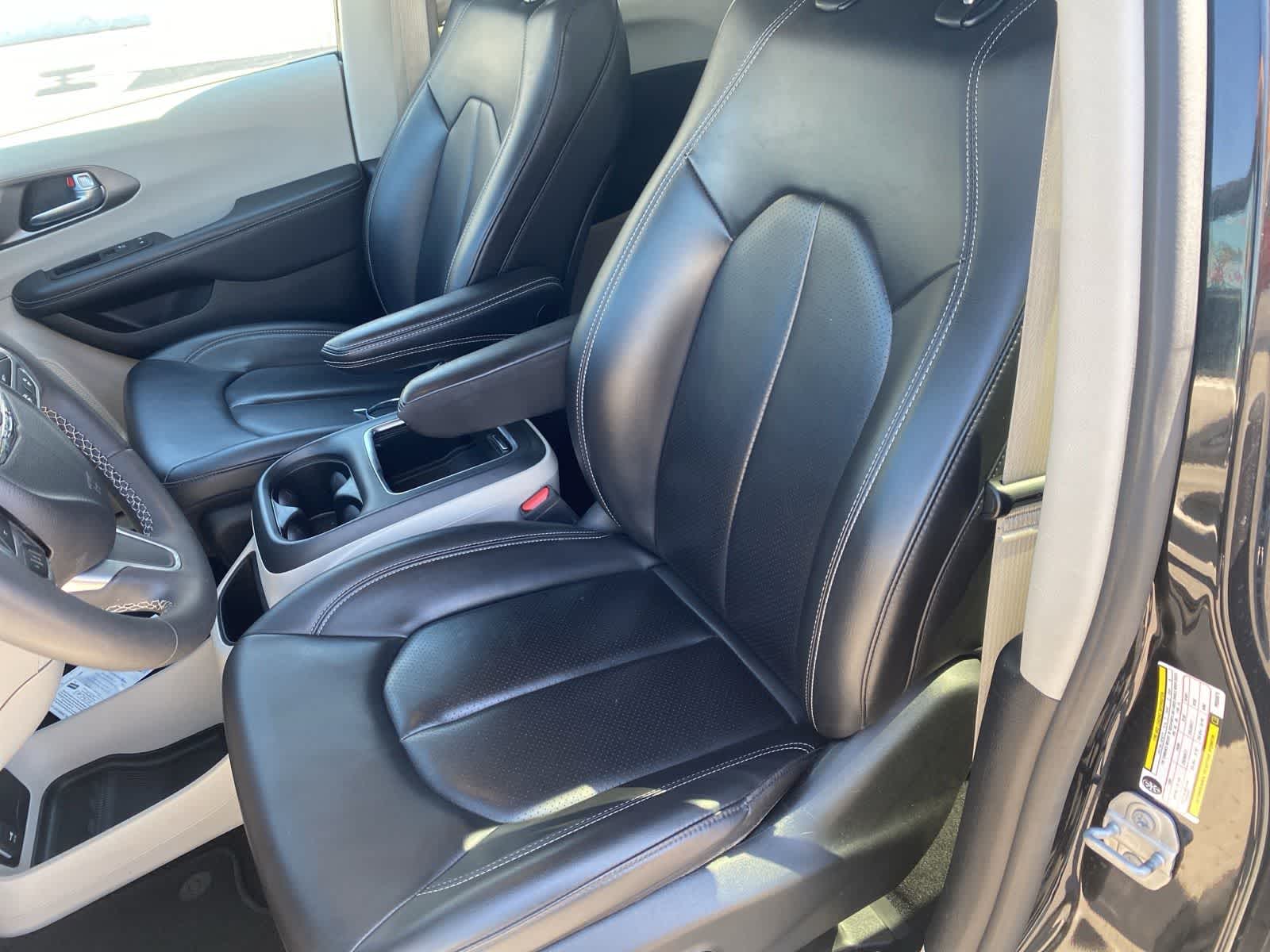 Thumbnail: 2023 Chrysler Pacifica - 12