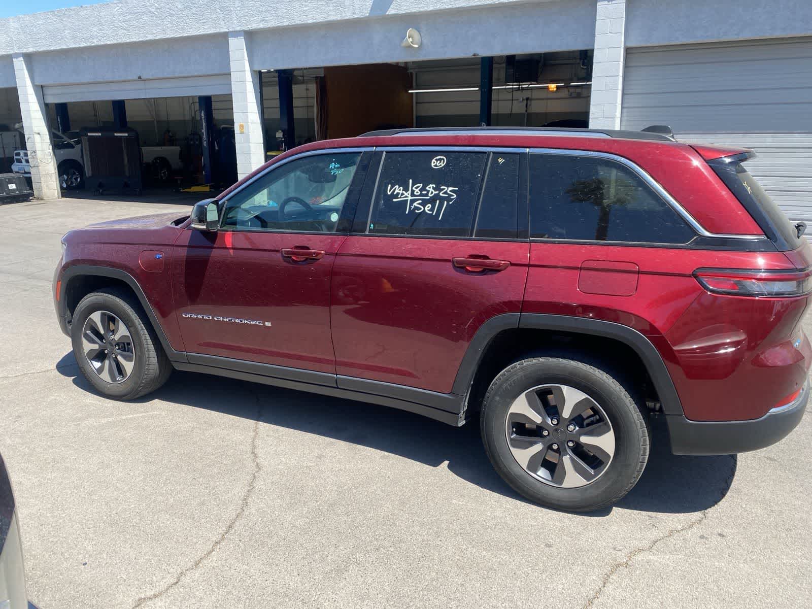 Thumbnail: 2023 Jeep Grand Cherokee - 9