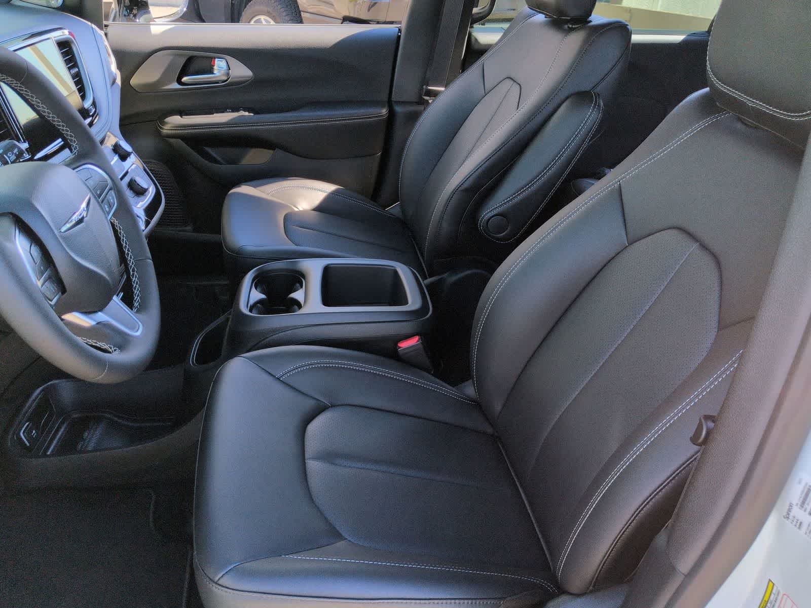 Thumbnail: 2026 Chrysler Pacifica - 17