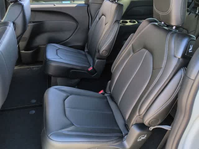 Thumbnail: 2026 Chrysler Pacifica - 20