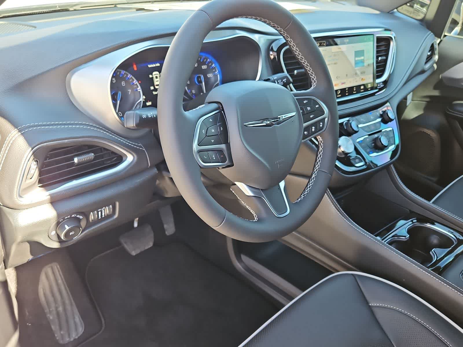 Thumbnail: 2026 Chrysler Pacifica - 10