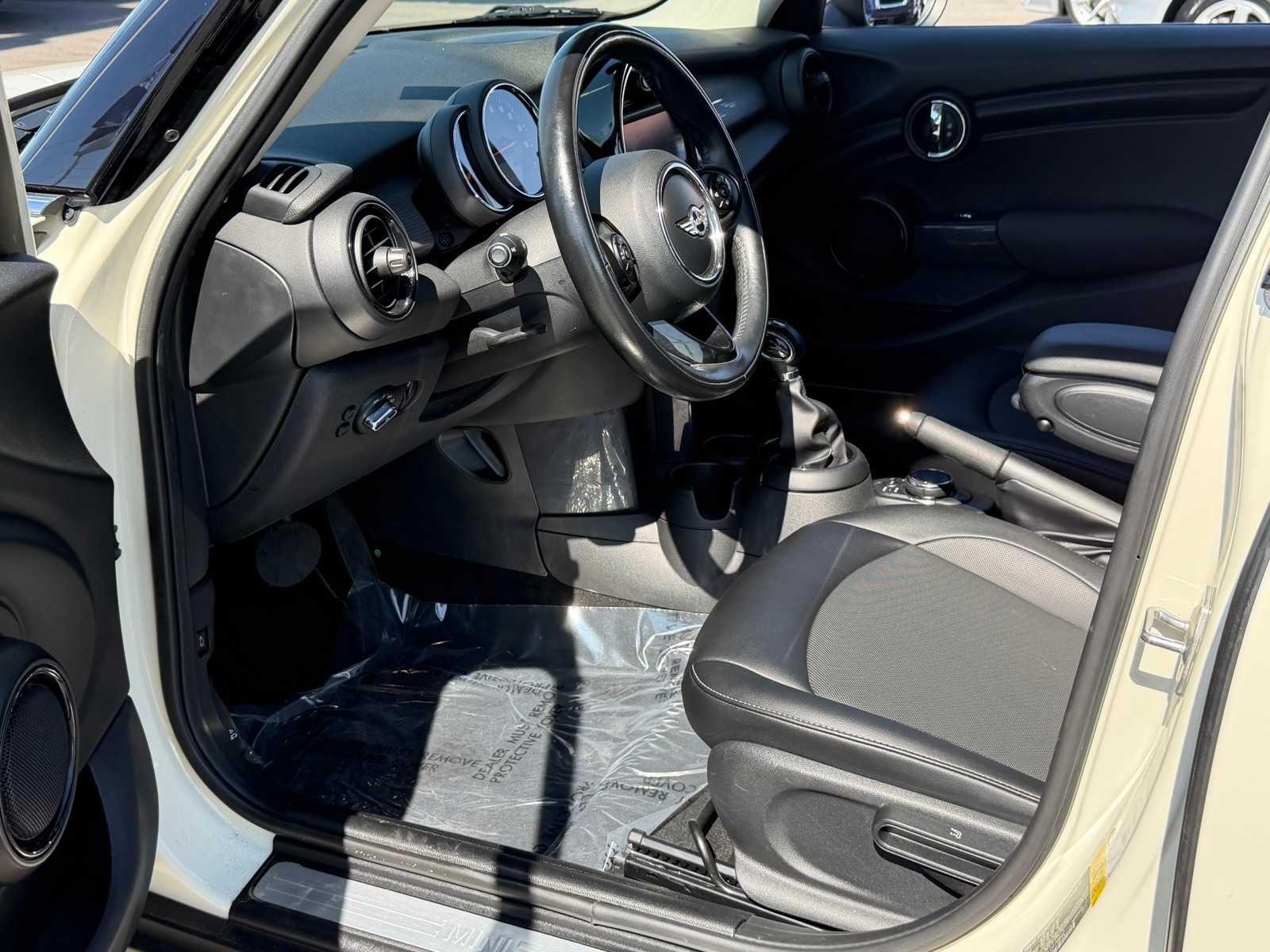 Thumbnail: 2018 MINI Cooper Hardtop - 23