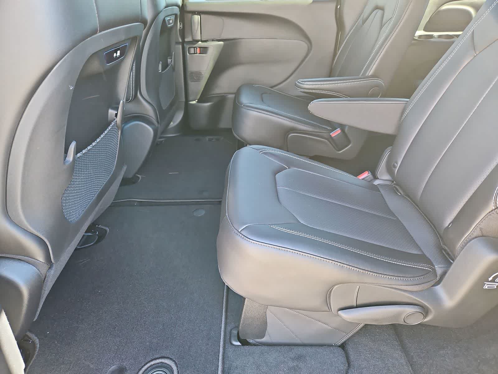 Thumbnail: 2026 Chrysler Pacifica - 19