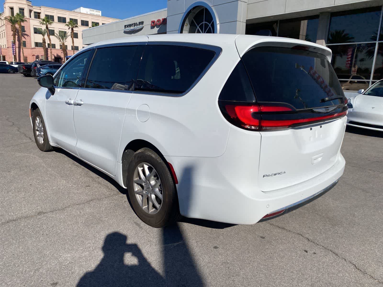 Thumbnail: 2024 Chrysler Pacifica - 9