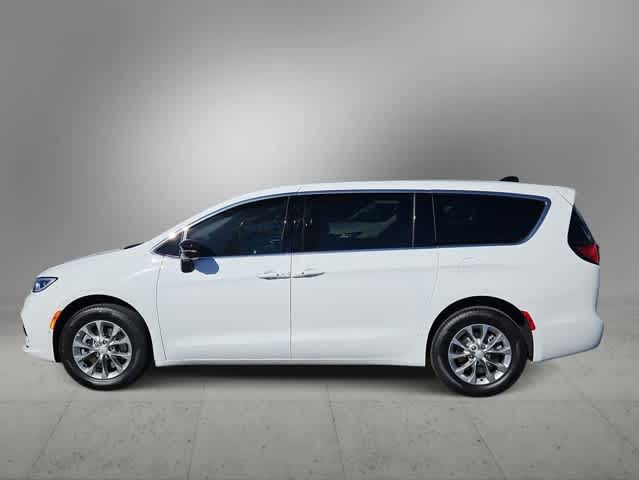 Thumbnail: 2026 Chrysler Pacifica - 5