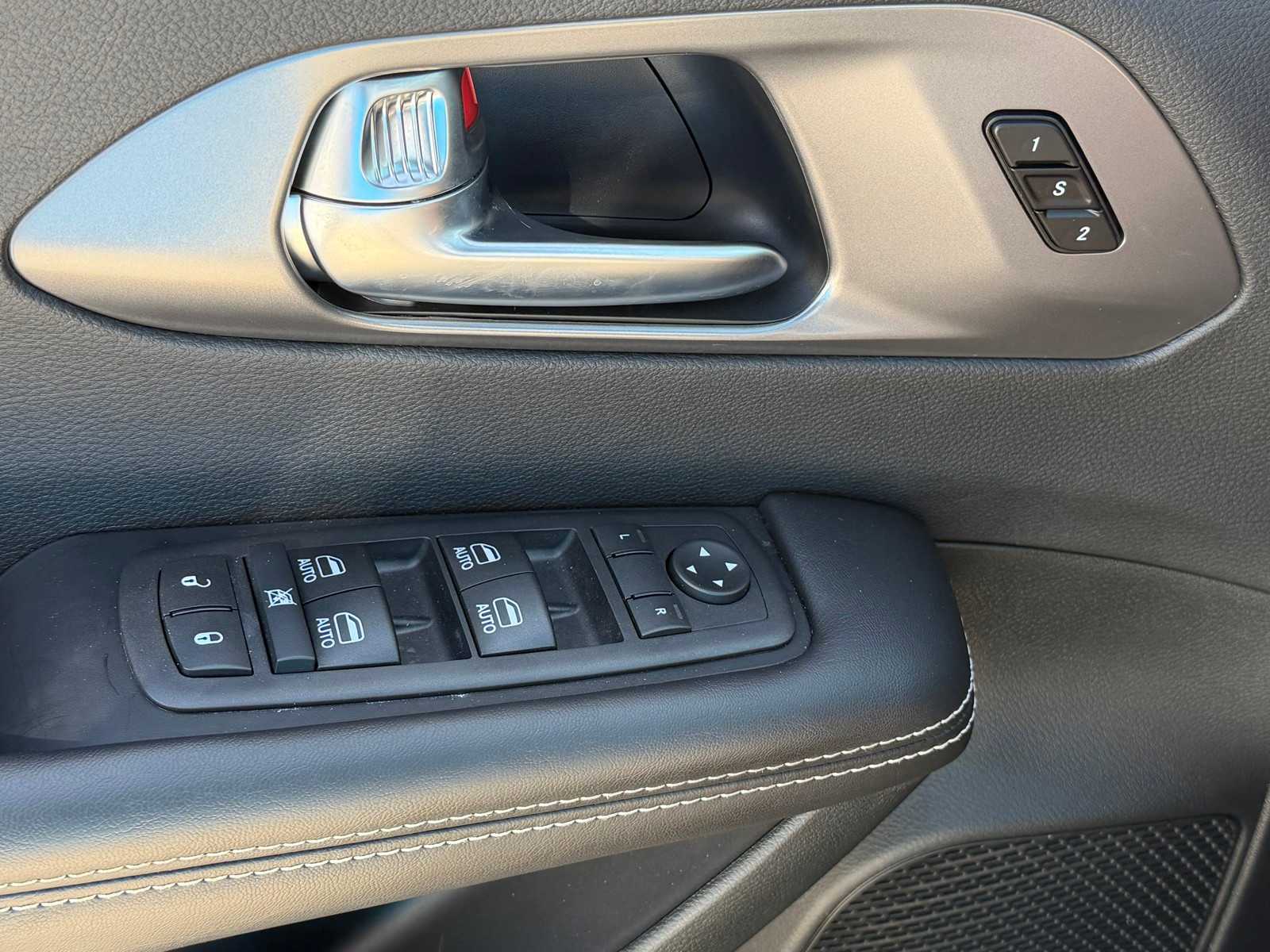 Thumbnail: 2026 Chrysler Pacifica - 14