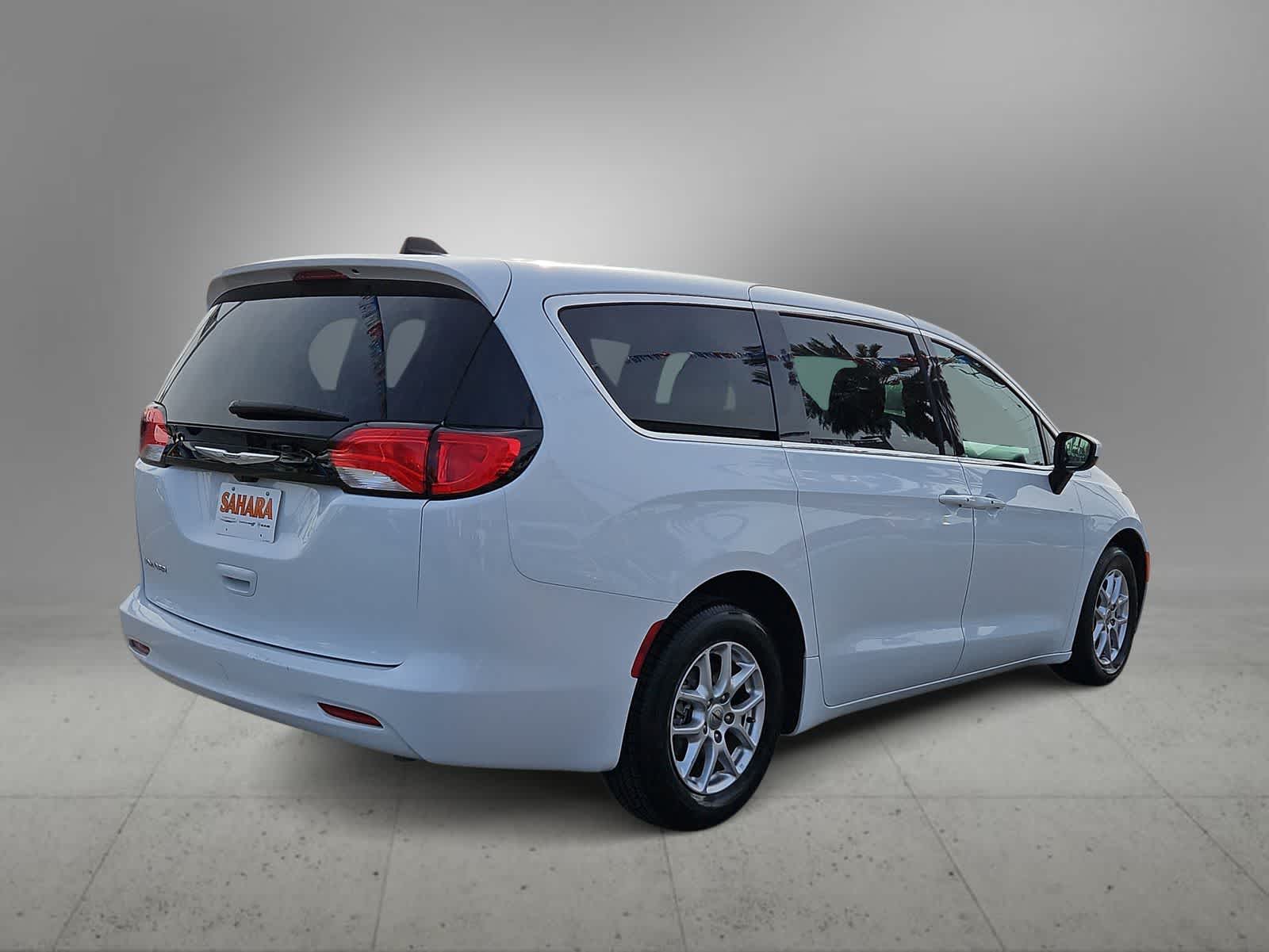 Thumbnail: 2023 Chrysler Voyager - 9