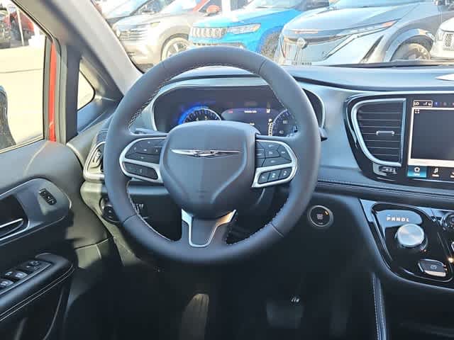 Thumbnail: 2026 Chrysler Pacifica - 26