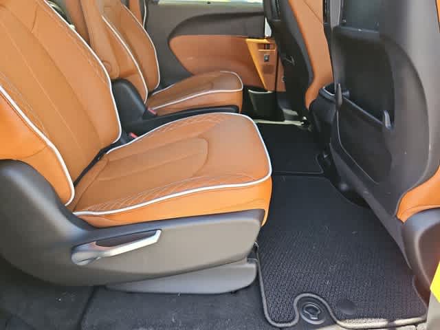 Thumbnail: 2026 Chrysler Pacifica - 20