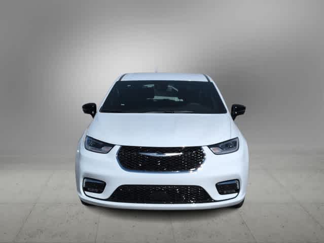 Thumbnail: 2026 Chrysler Pacifica - 3