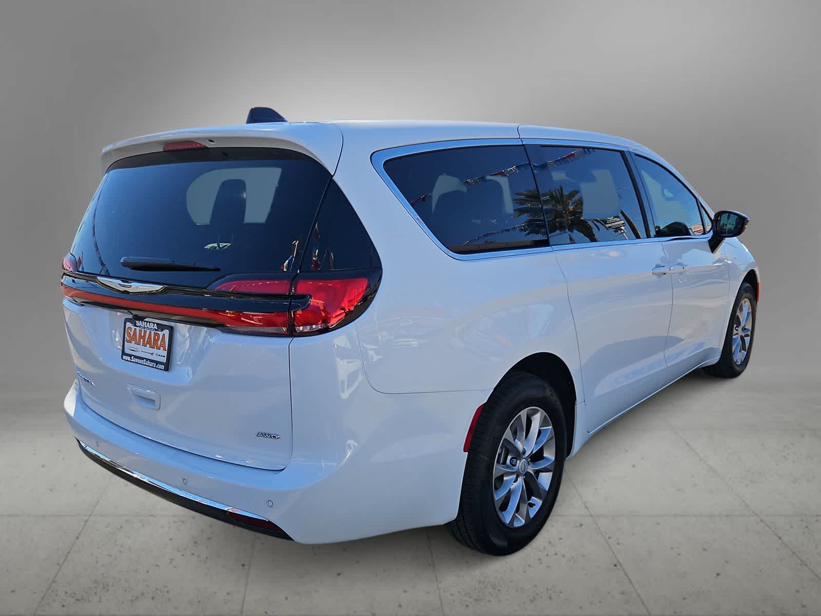 Thumbnail: 2026 Chrysler Pacifica - 8