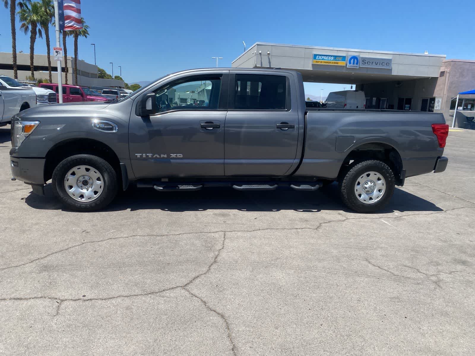 2022 Nissan Titan SV 9