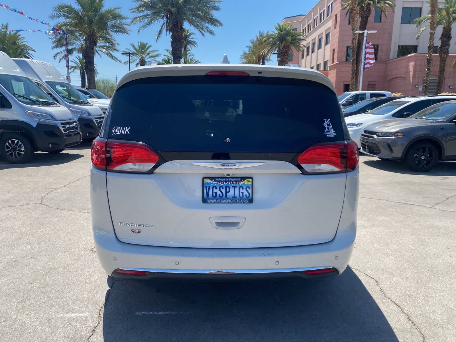 2017 Chrysler Pacifica  7