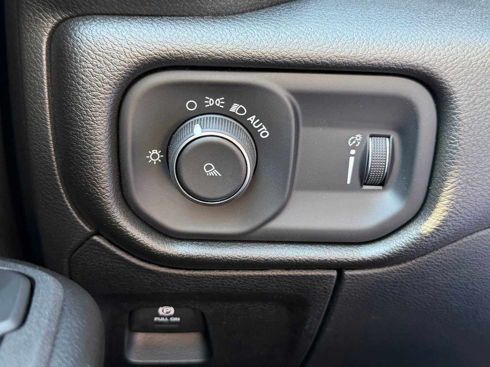 Thumbnail: 2026 RAM 1500 - 17