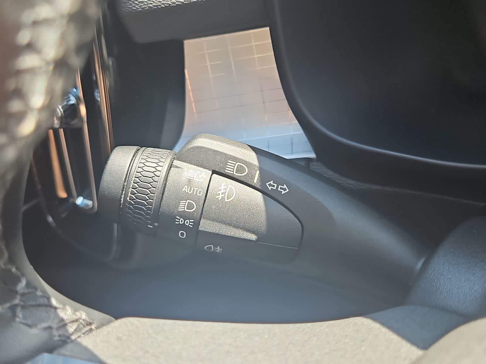 Thumbnail: 2024 Volvo XC40 - 26