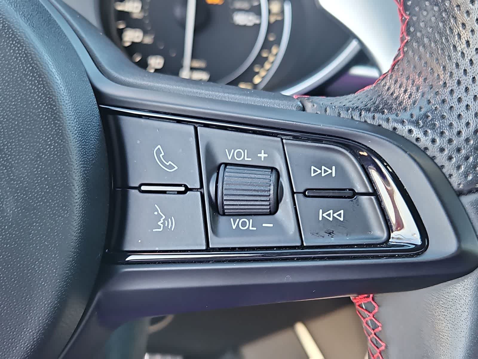 Thumbnail: 2023 Alfa Romeo Stelvio - 26