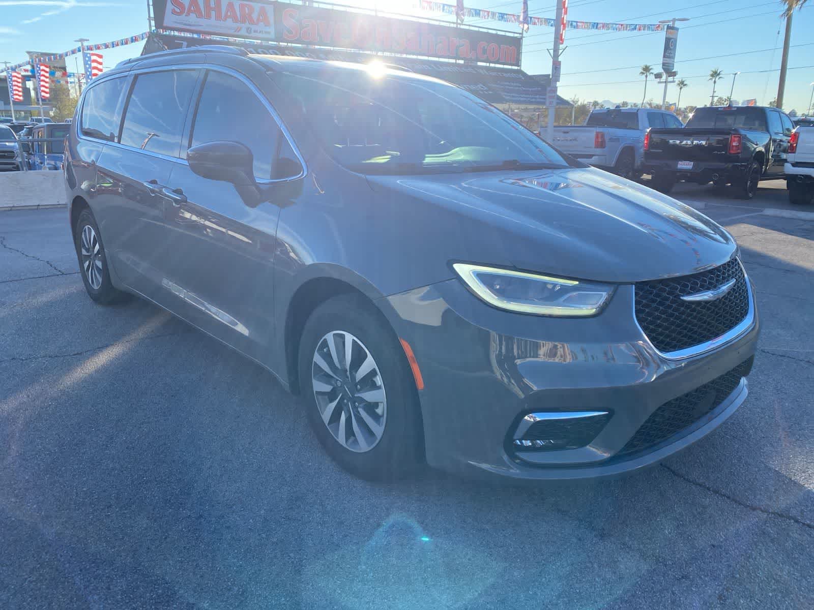 Thumbnail: 2021 Chrysler Pacifica - 4