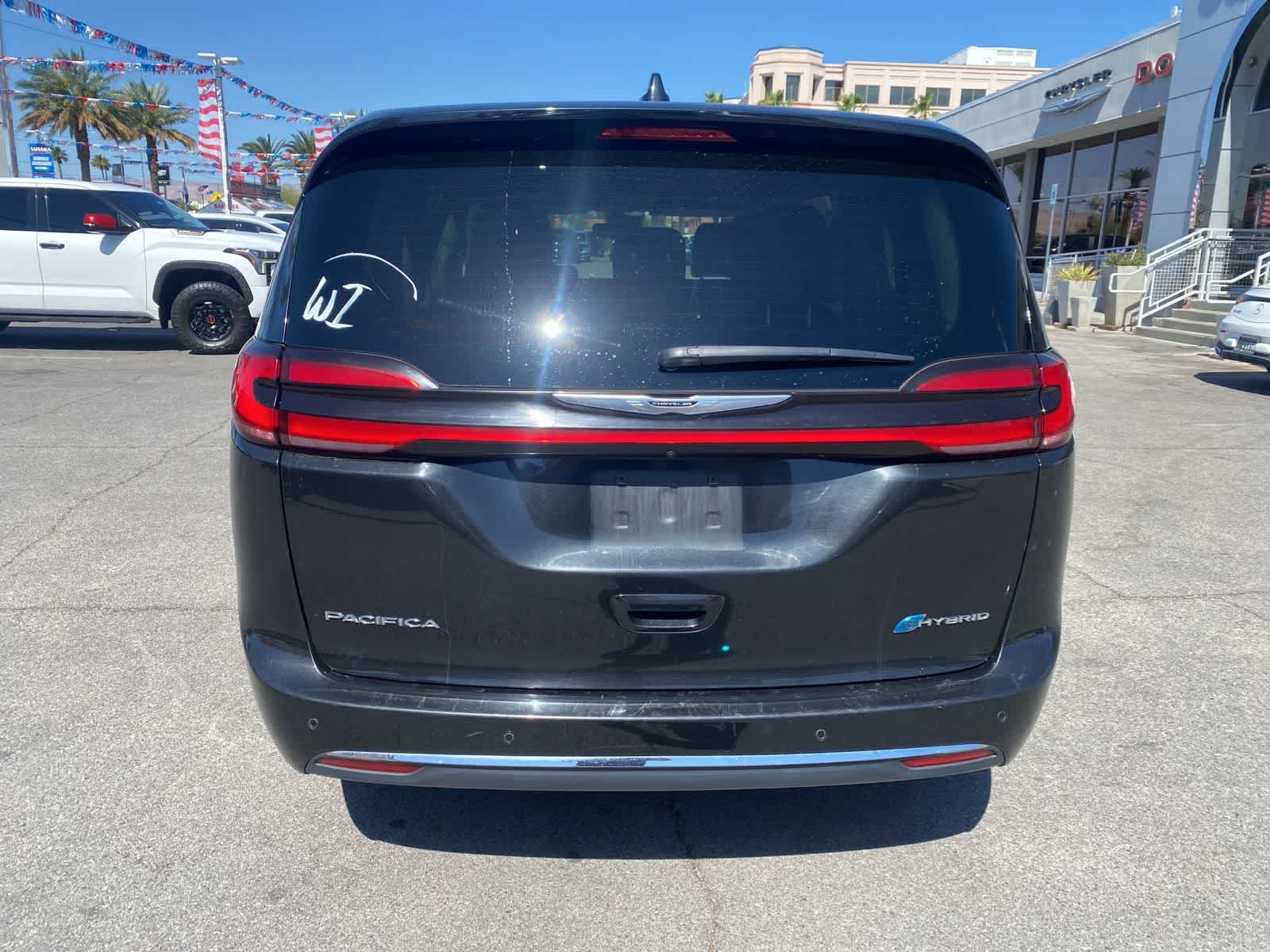 Thumbnail: 2023 Chrysler Pacifica - 8