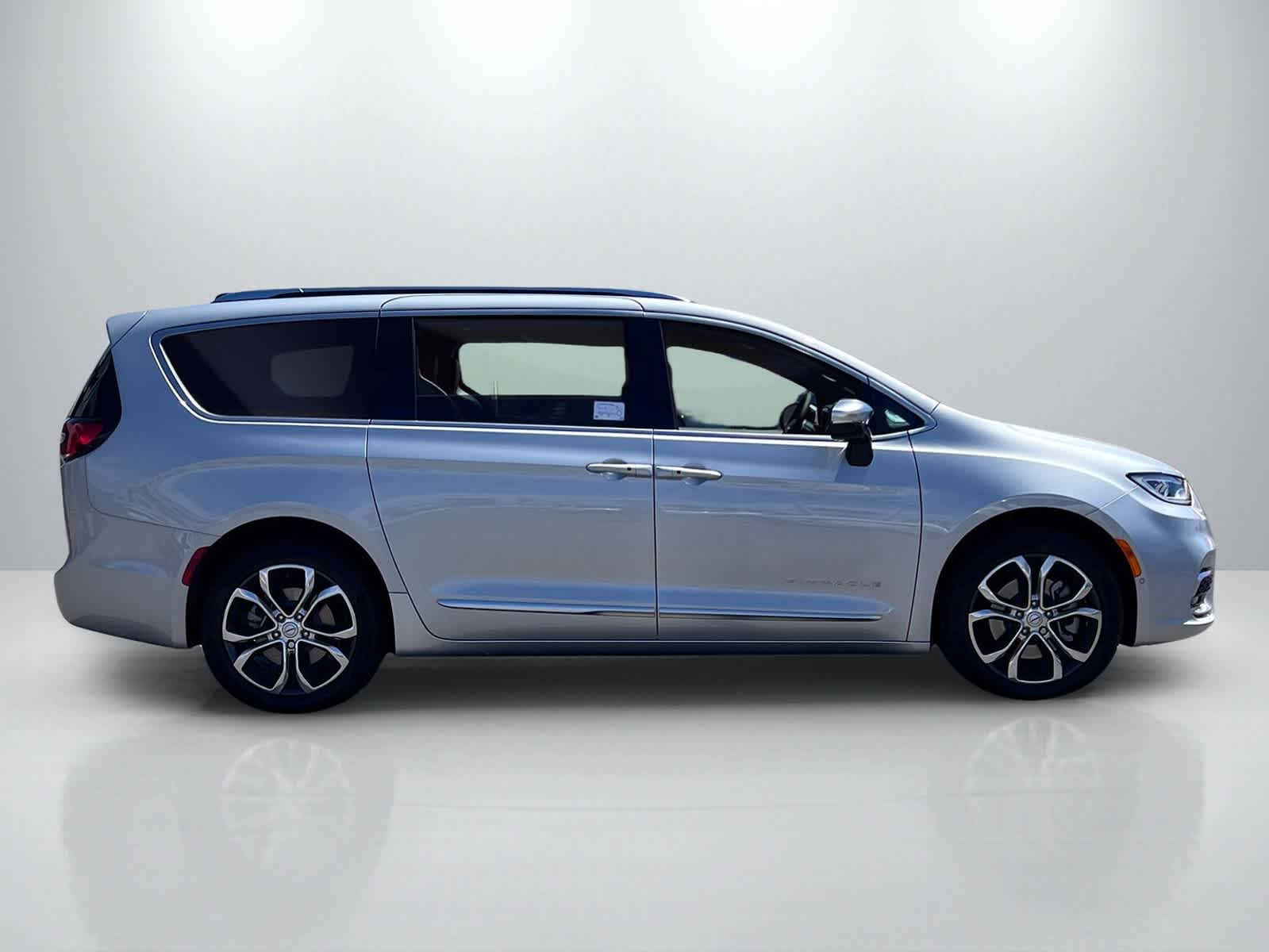 Thumbnail: 2026 Chrysler Pacifica - 8