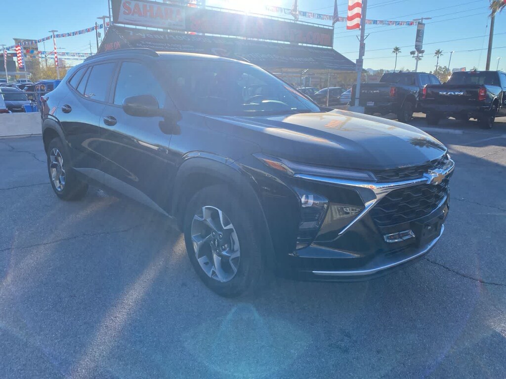 Used 2025 Chevrolet Trax LT SUV