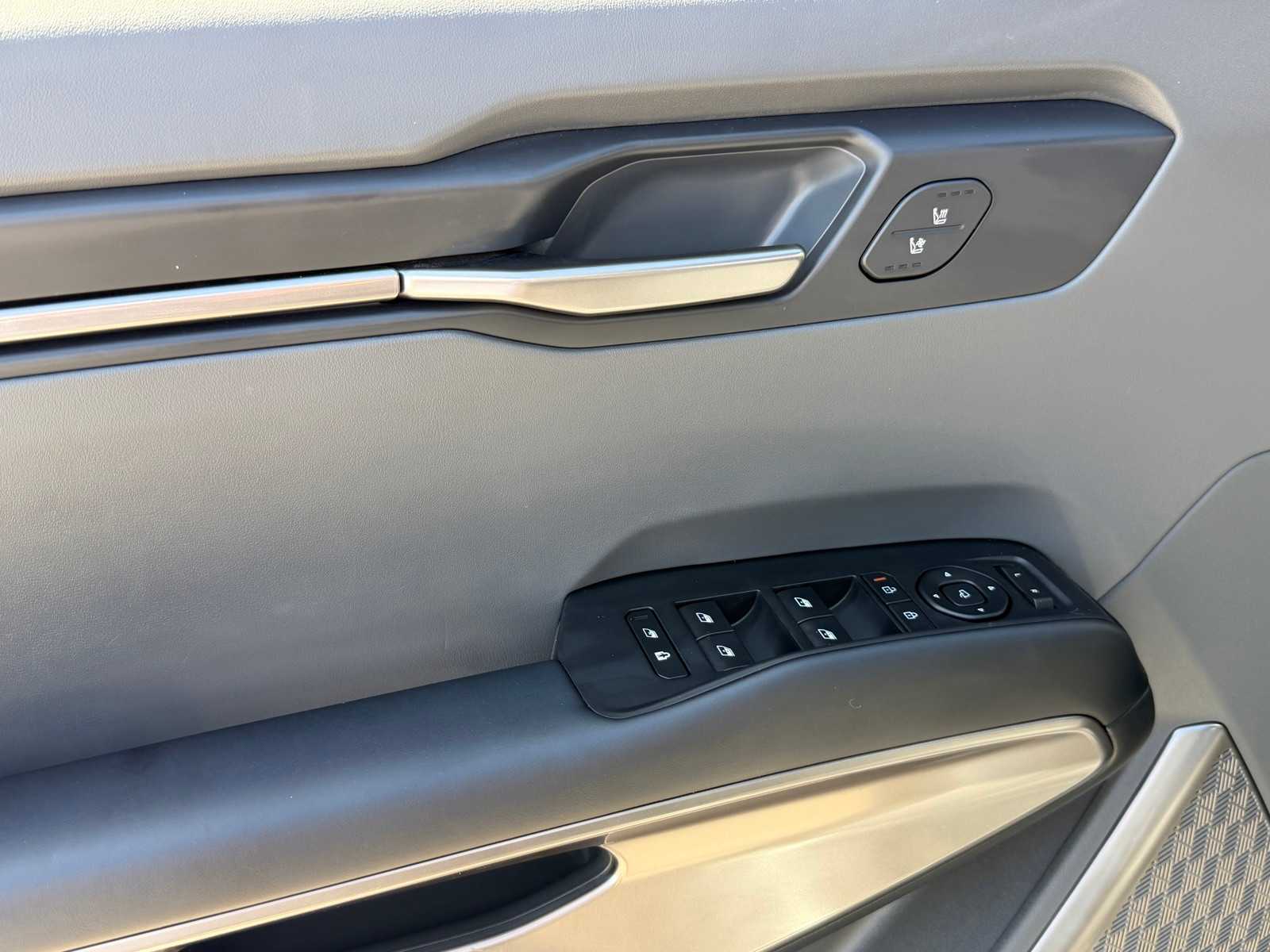 Thumbnail: 2024 Kia EV9 - 14