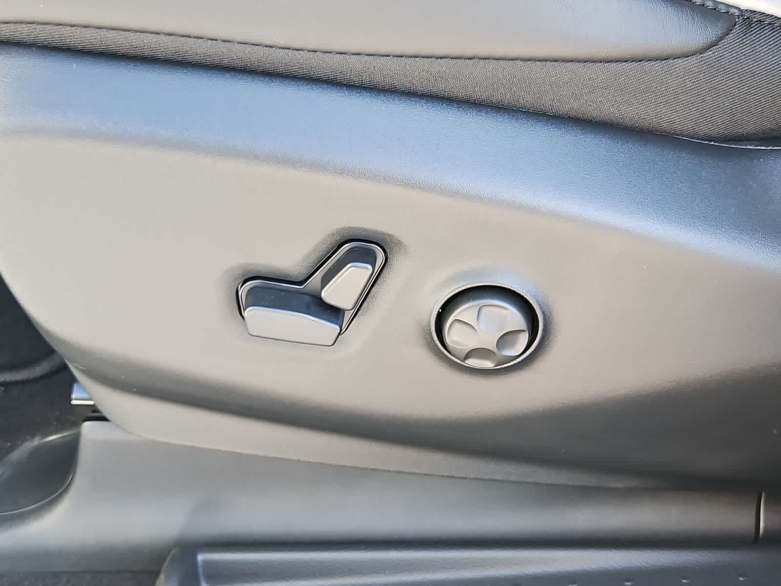 Thumbnail: 2026 Chrysler Pacifica - 17