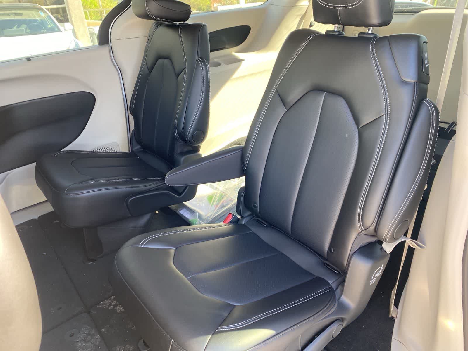 Thumbnail: 2024 Chrysler Pacifica - 13