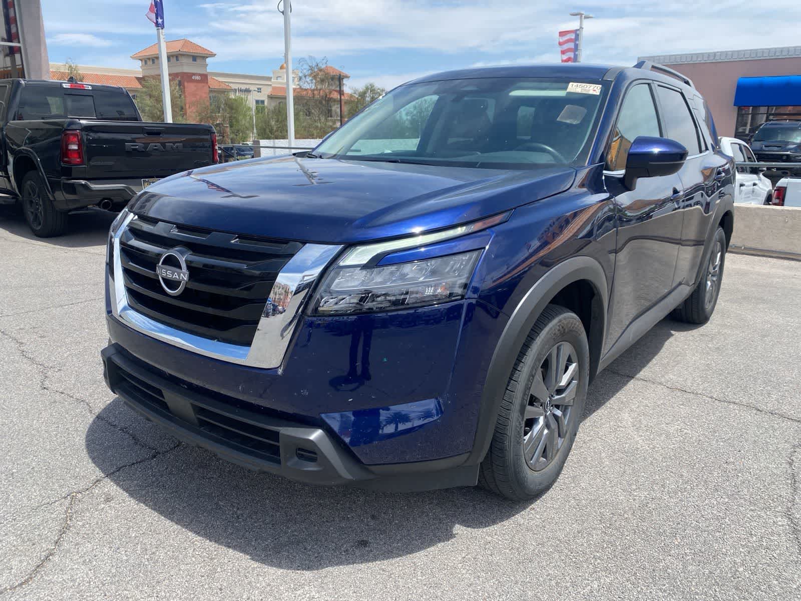 2025 Nissan Pathfinder SV 2WD's photo