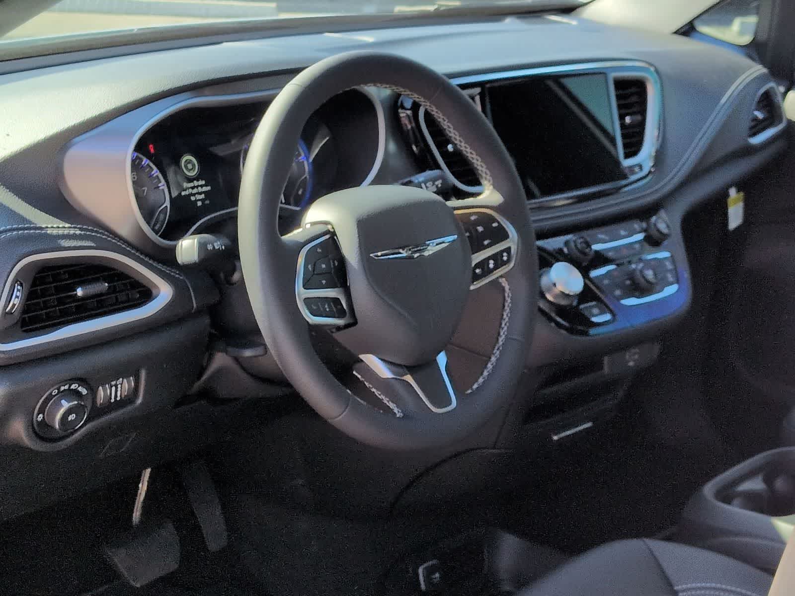 Thumbnail: 2026 Chrysler Pacifica - 10