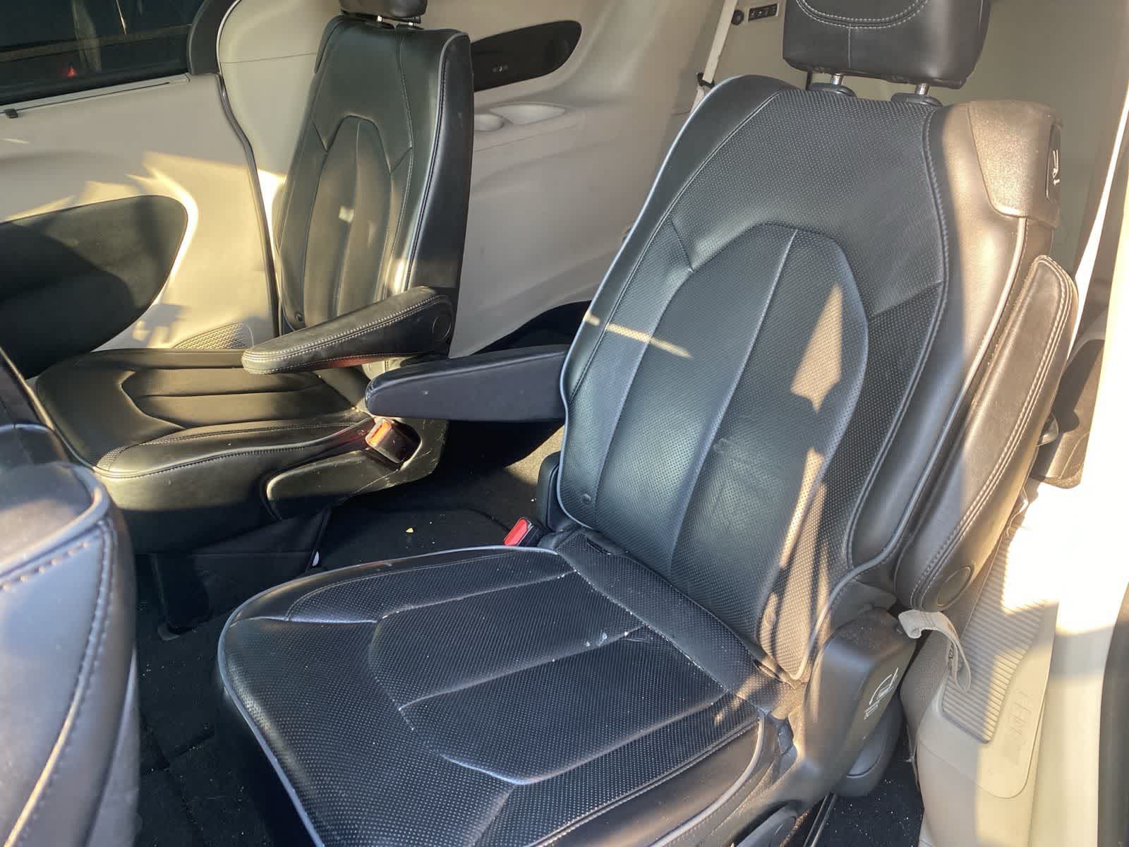 Thumbnail: 2018 Chrysler Pacifica - 5
