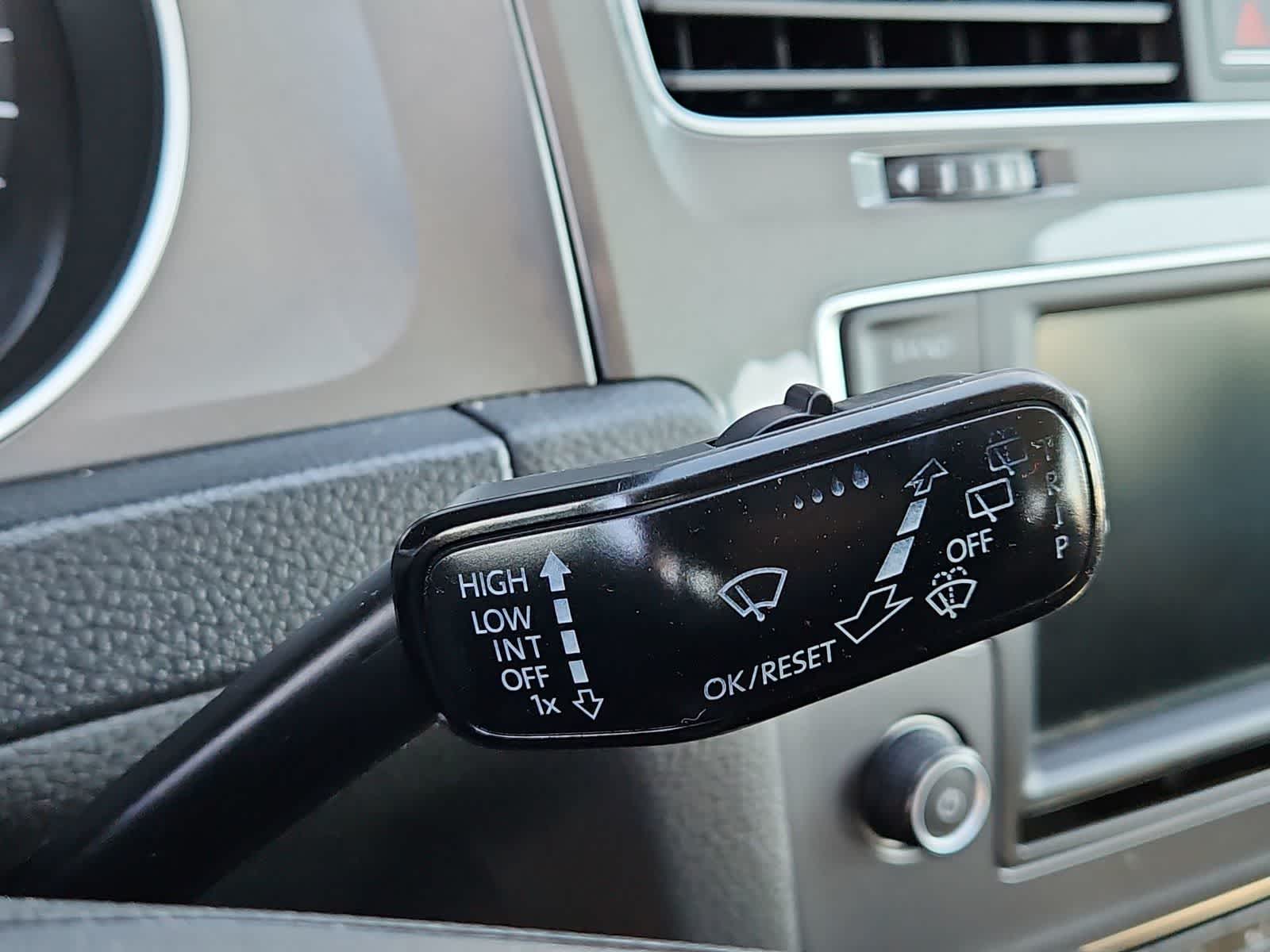 Thumbnail: 2016 Volkswagen e-Golf - 21