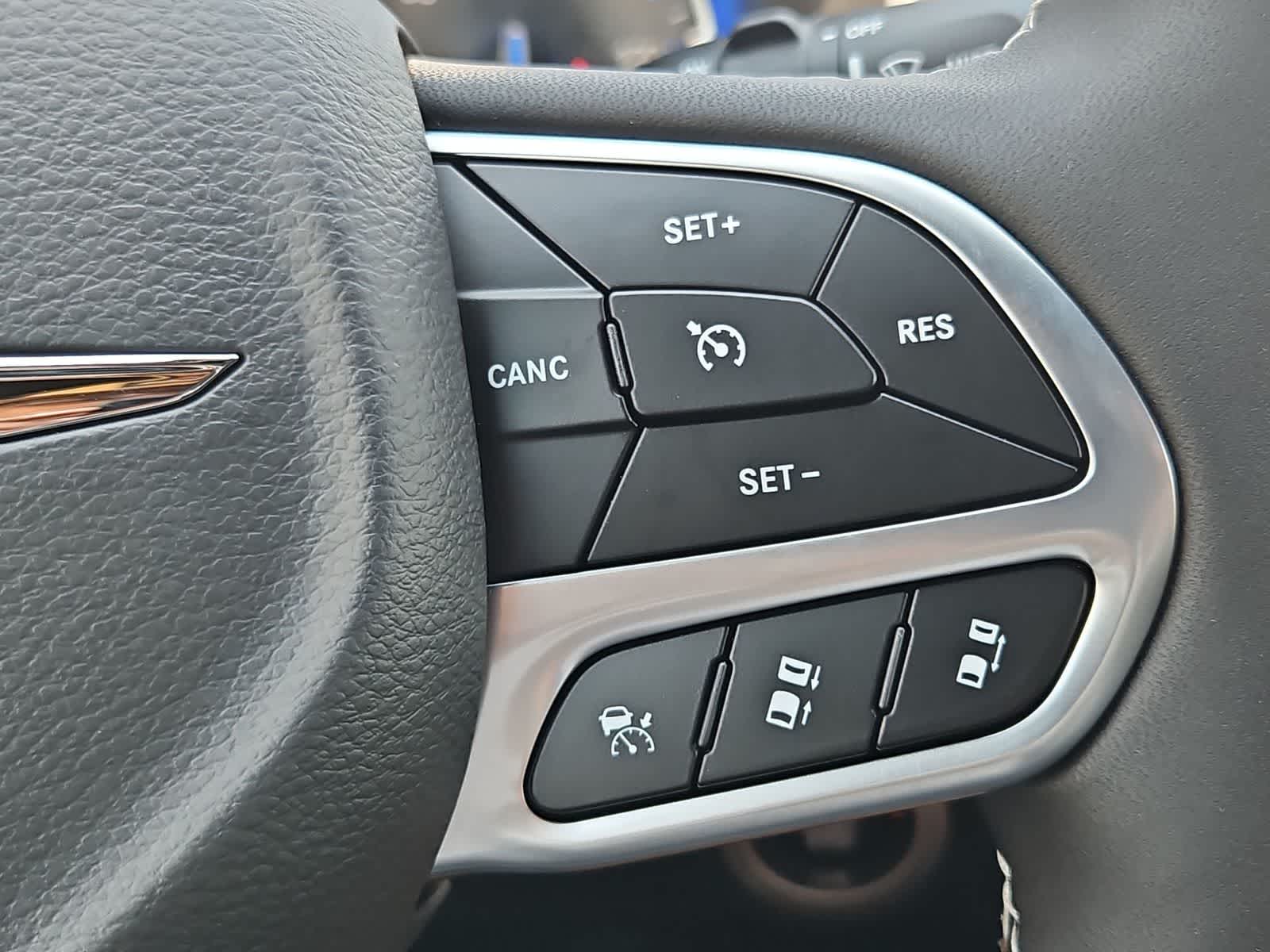 Thumbnail: 2025 Chrysler Pacifica - 24