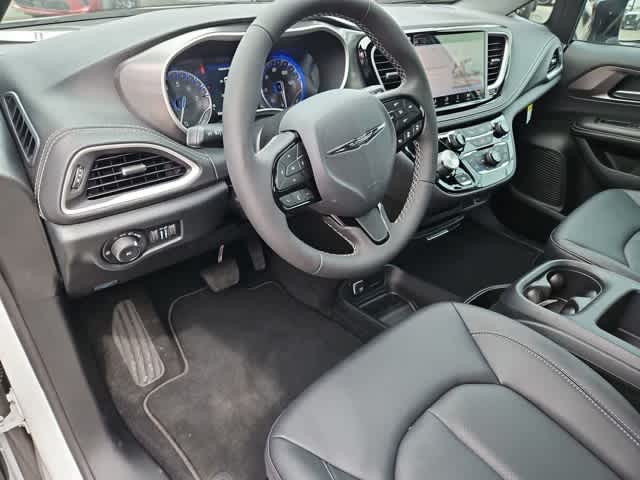 Thumbnail: 2026 Chrysler Pacifica - 14