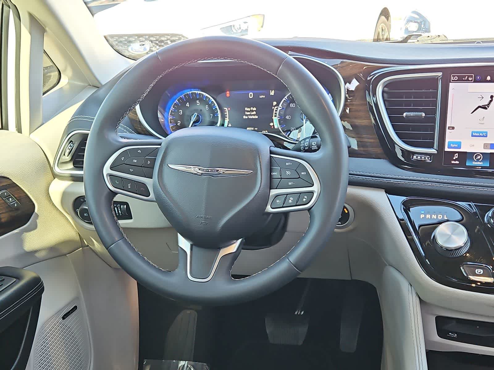 Thumbnail: 2022 Chrysler Pacifica - 24