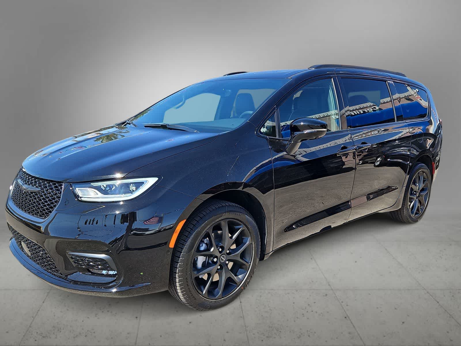 Thumbnail: 2026 Chrysler Pacifica - 4