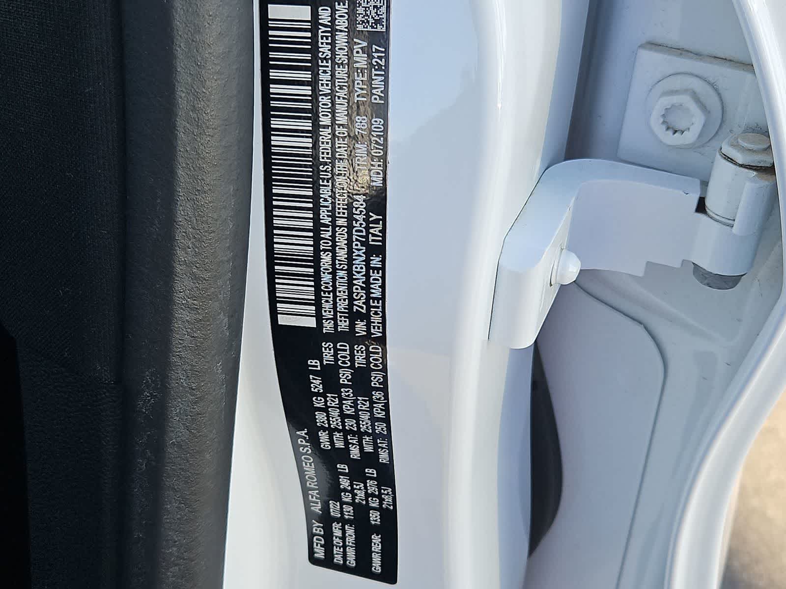 Thumbnail: 2023 Alfa Romeo Stelvio - 36