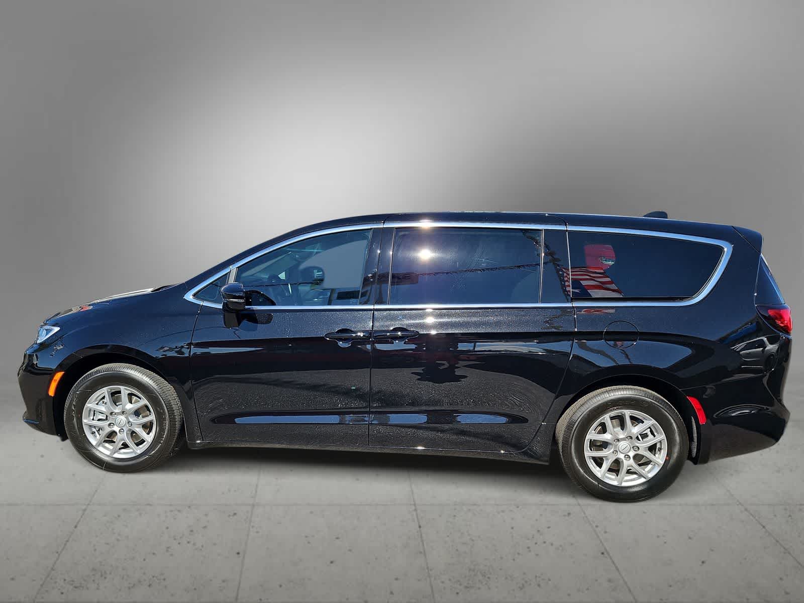 Thumbnail: 2026 Chrysler Pacifica - 5