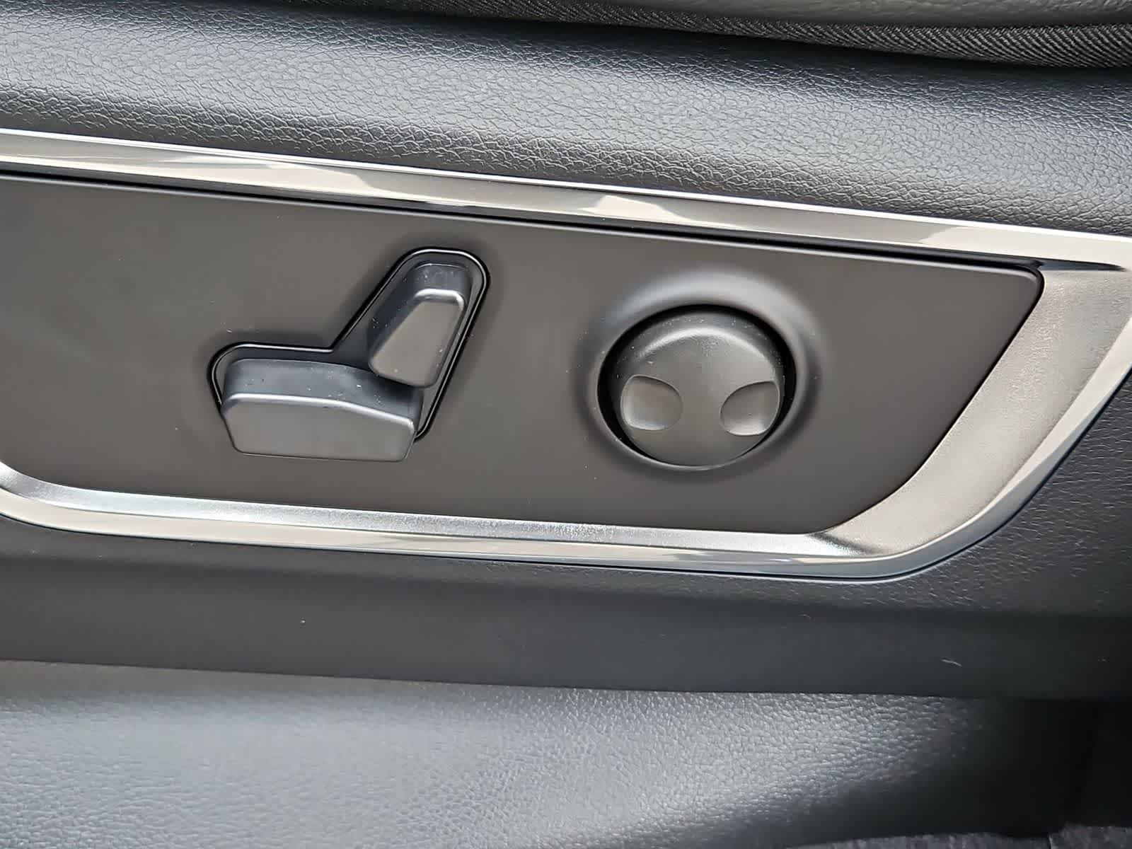 Thumbnail: 2026 RAM 1500 - 18