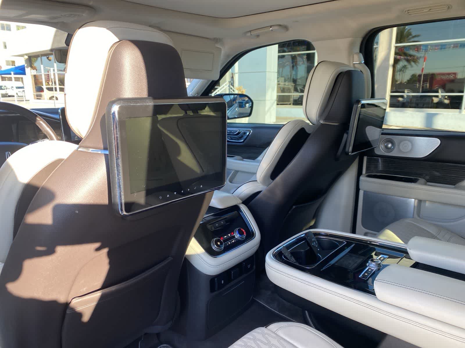 Thumbnail: 2018 Lincoln Navigator L - 14