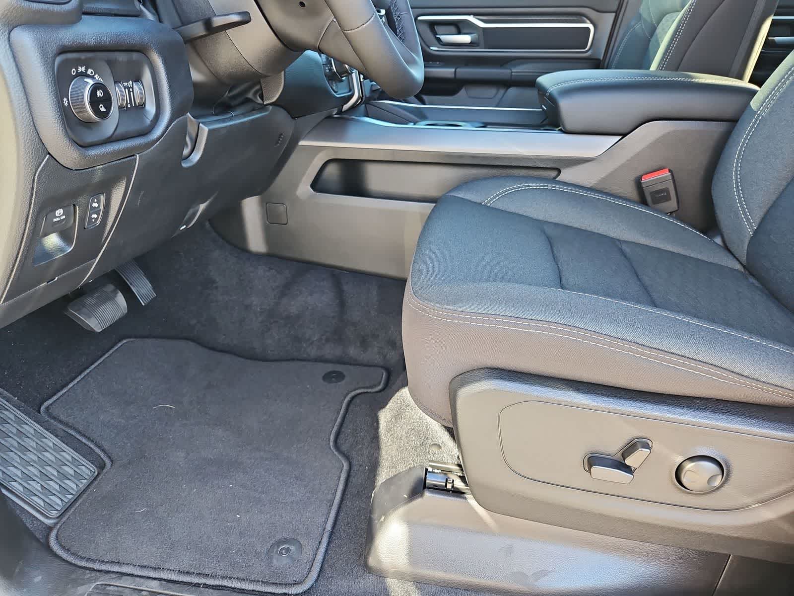 Thumbnail: 2026 RAM 1500 - 17