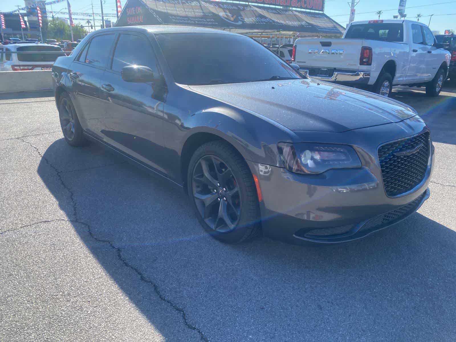 2020 Chrysler 300 Touring photo 2
